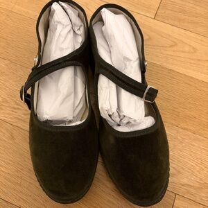 ViBi Venezia Size 38 Velvet Mary Jane Ballet Flats